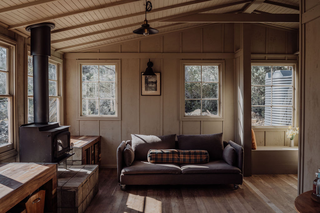 a centuries old farmhouse for all seasons by jonathan tuckey design 7