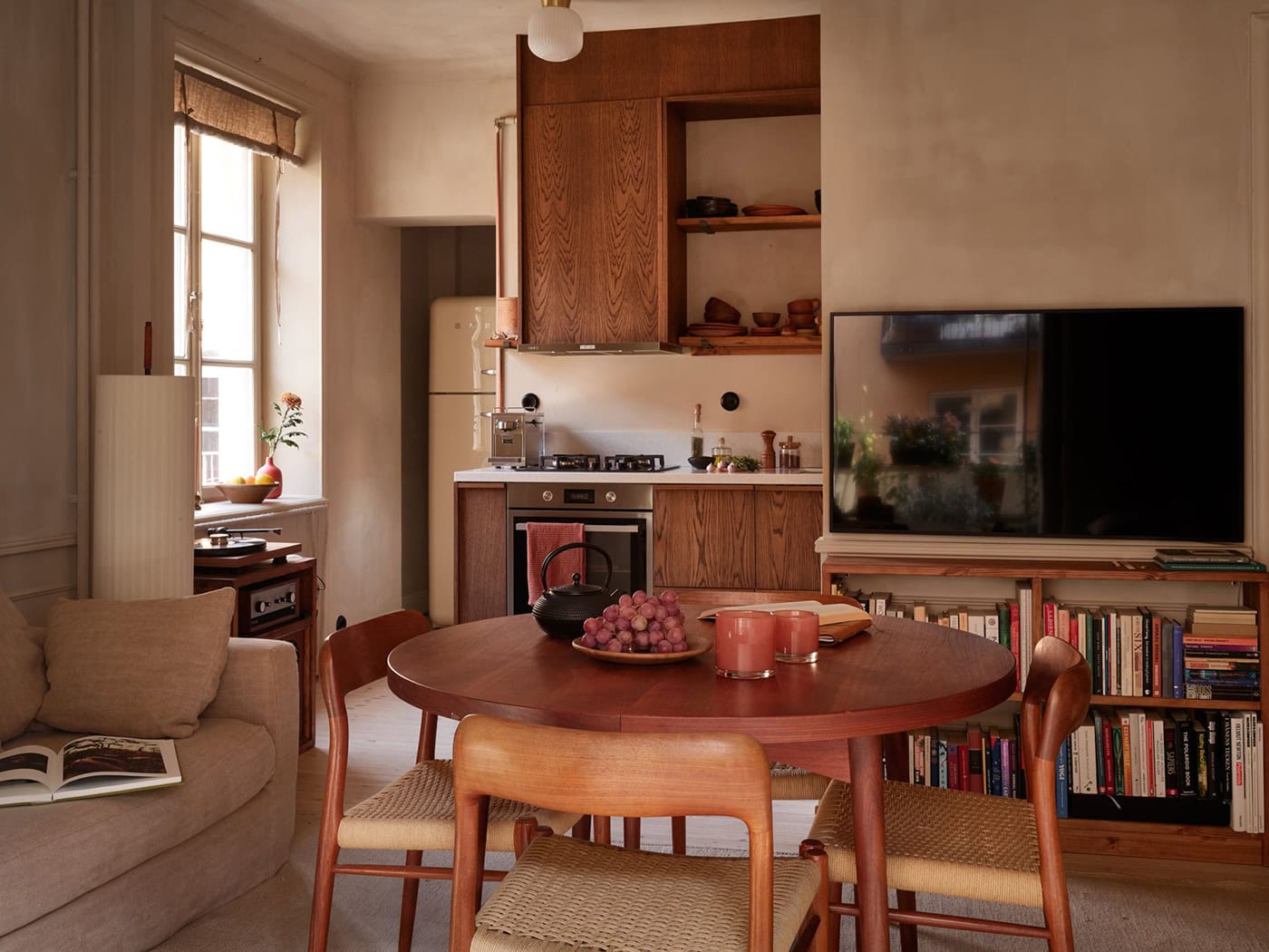 Tiny Flat With Limewash Walls And A Dark Oak Kitchen17.jpg