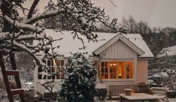 Step Inside a Cosy Swedish Allotment Cottage Dressed for Christmas