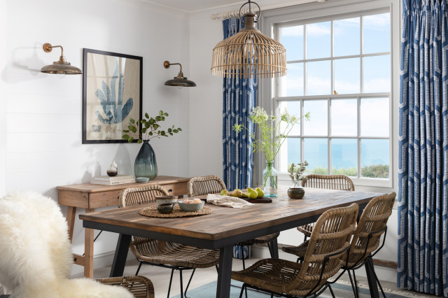 Bungalow-Style Family Home Designed to Create Community