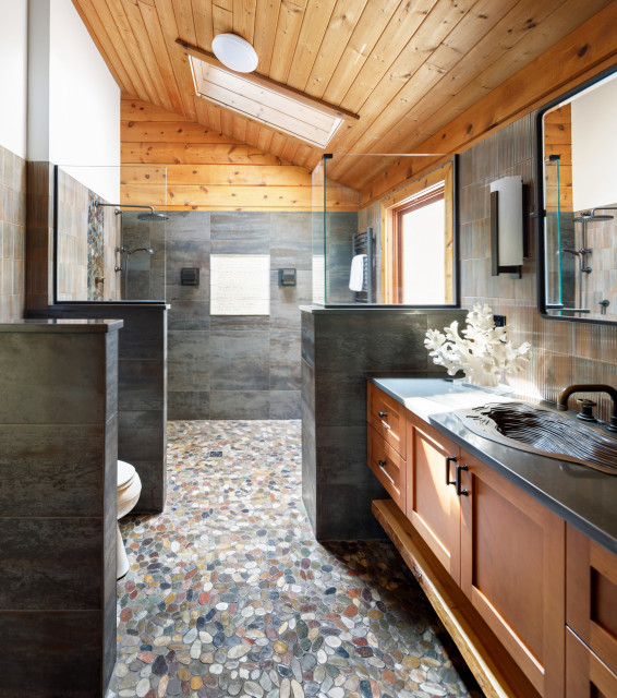 Kitchen of the Week: Ready to Entertain in Wood-and-Blue Style