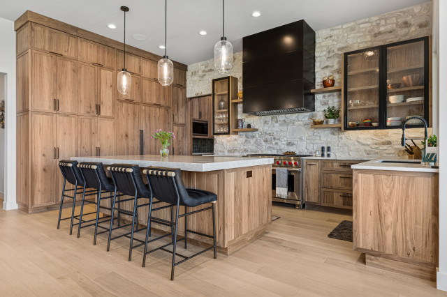 New This Week: 3 Kitchens With Beautiful Midtone Wood Cabinets