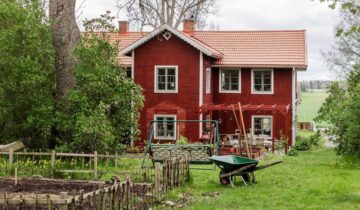 A Swedish Schoolhouse Turned Artist’s Home