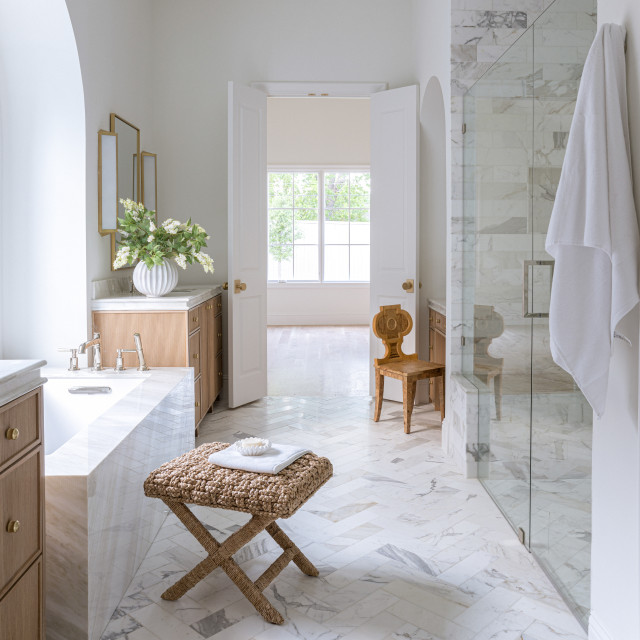 10 Fashionable and Functional Curbless Showers