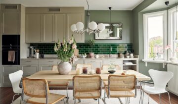 Different tones of green in an apartment with a pink hallway
