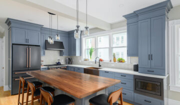 Kitchen of the Week: 1990s Remodel Gets Bold Blue Cabinets (8 photos)