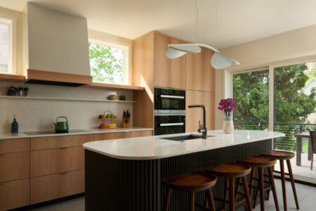 Kitchen of the Week: Bright and Warm in Creamy White and Wood