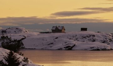 From Foraged Feasts to Fireside Reads – A Cosy Island Getaway Near Bergen