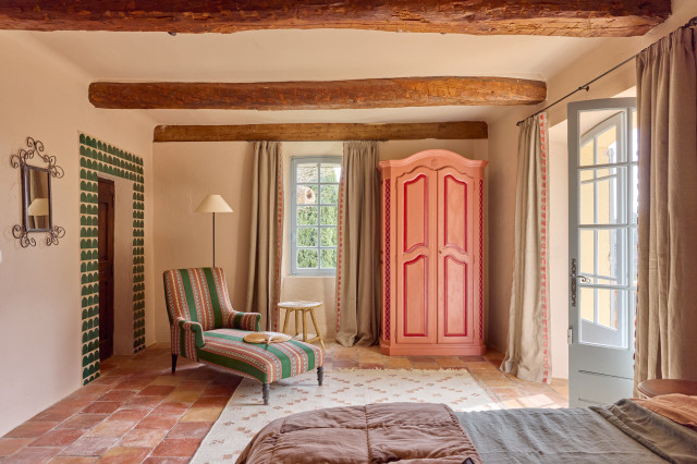 18 French Apartments Under 210 Square Feet