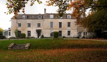 A Cotswolds Country House with Peaceful Views Over the Hills