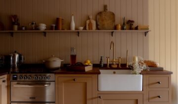 An Old Tack Room, Reimagined for a Cosy Stay